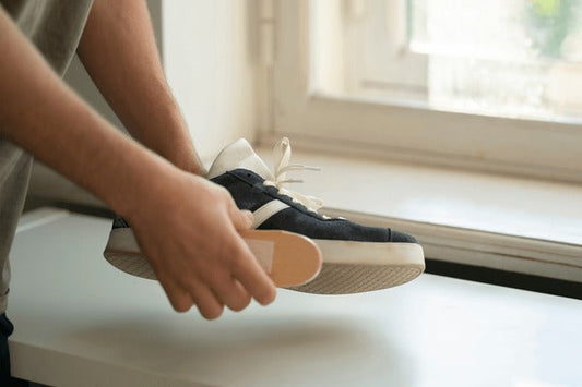 Sneaker rescue: witte zolen weer écht wit krijgen - ViralCleaning