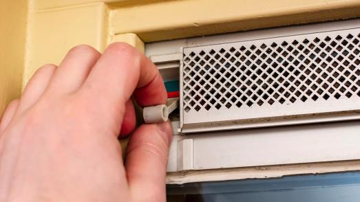 Frisse lucht voor je gezin – zo reinig je ventilatieroosters als een pro! - ViralCleaning